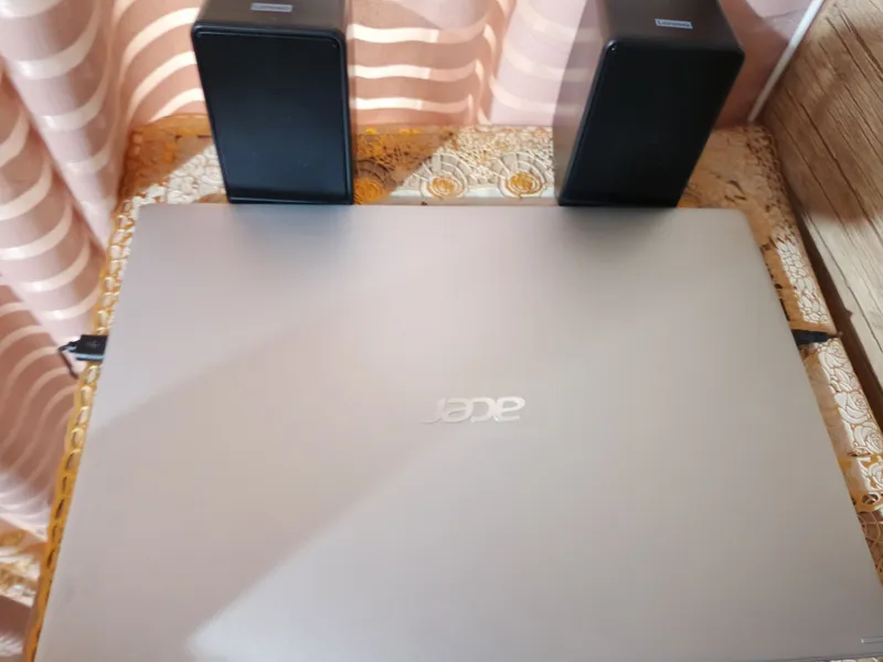 Kampyuter acer sotiladi xali yangide turipti