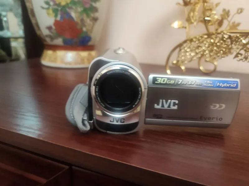 Видеокамера JVC GZ-MG630HE или Видеокамера JVC GZ-MG630HER 35x Zo 1 Видеокамера JVC GZ-MG630HE или Видеокамера JVC GZ-MG630HER 35x Zo 1