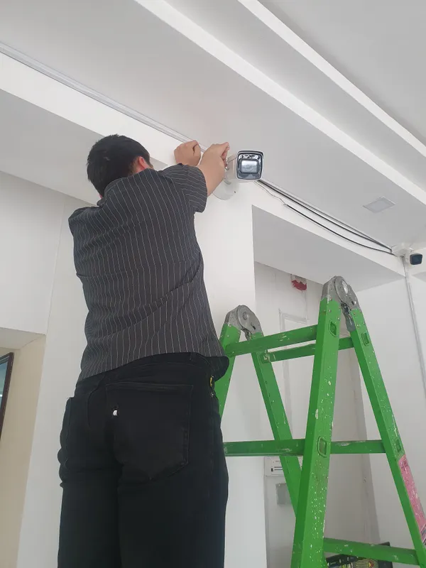 Professional Kamera O'rnatish Xavfsiz va Sifatli Montaj