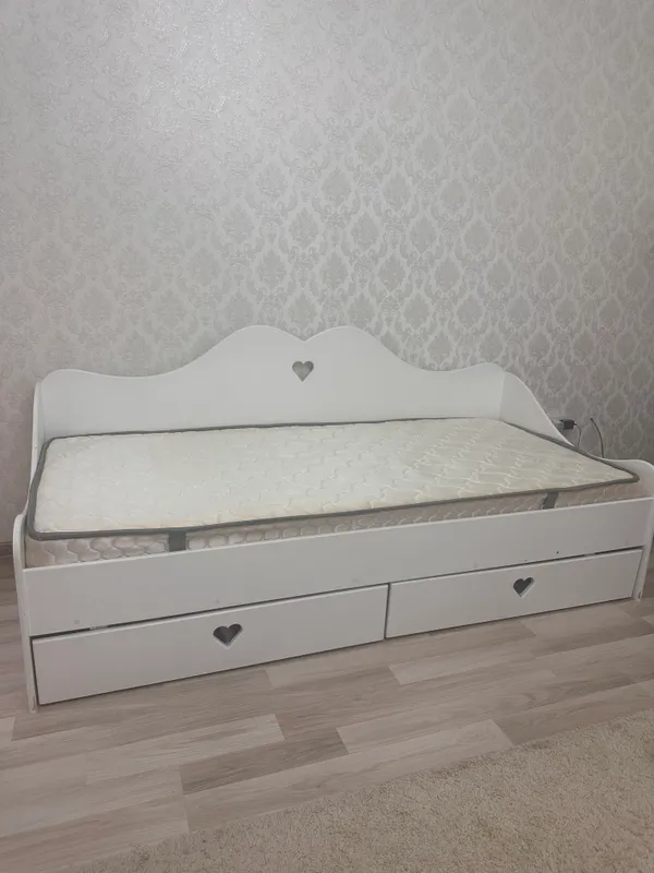 Продается детская кровать 1 Продается детская кровать 1