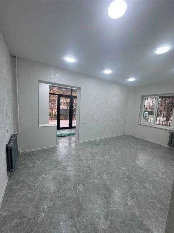 Продаётся Нежилое! Юнусабад, Ор-р 14 кв Баходир остановка, 50м2 — фото 1
