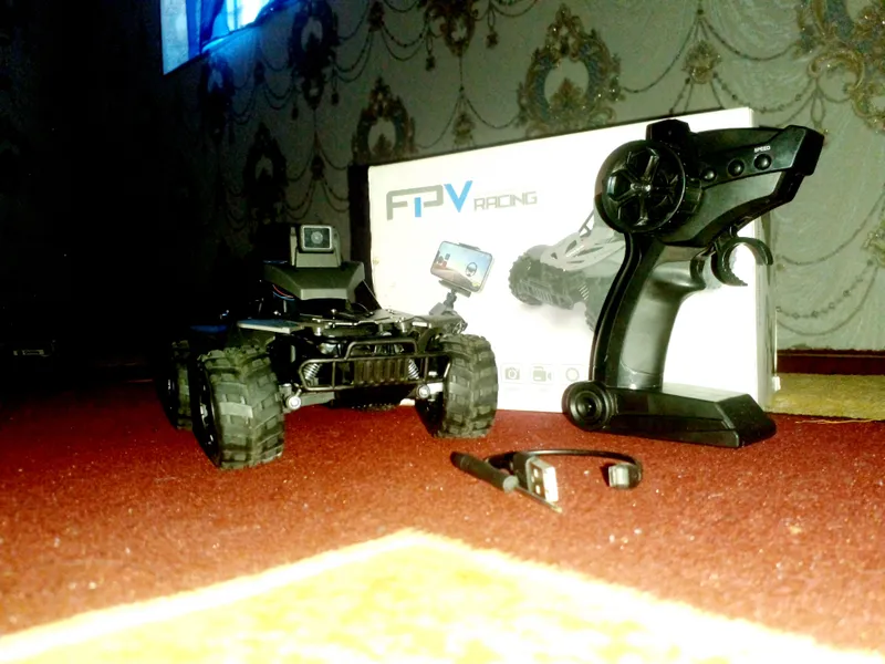 FPV 360 turadigan masofadan boshqariladigan RC mas