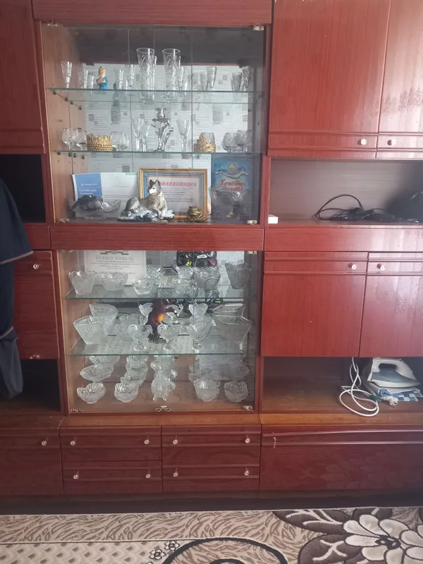 Belarus stenkasi alohida qizil daraxtdan 2
