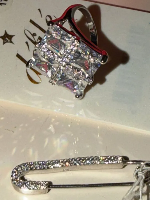 Swarovski кольцо 17-18 раз. из белых страз.Брошь 925 Серебро. — фото 1