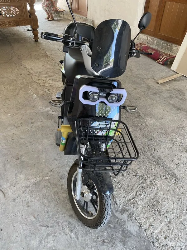 Skuter sotiladi. 1 Skuter sotiladi. 1
