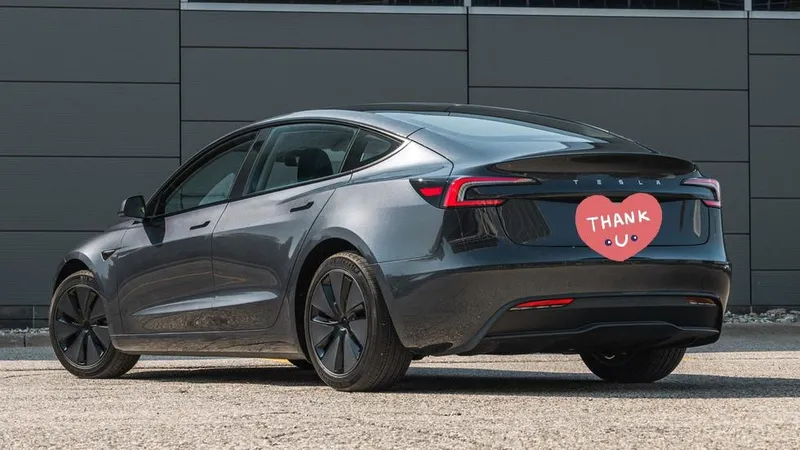 Можно в лизинг. Tesla model 3 highland 2024/2025, dual motor — фото 2