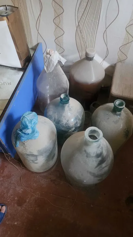 Стеклянные бутили из под вина