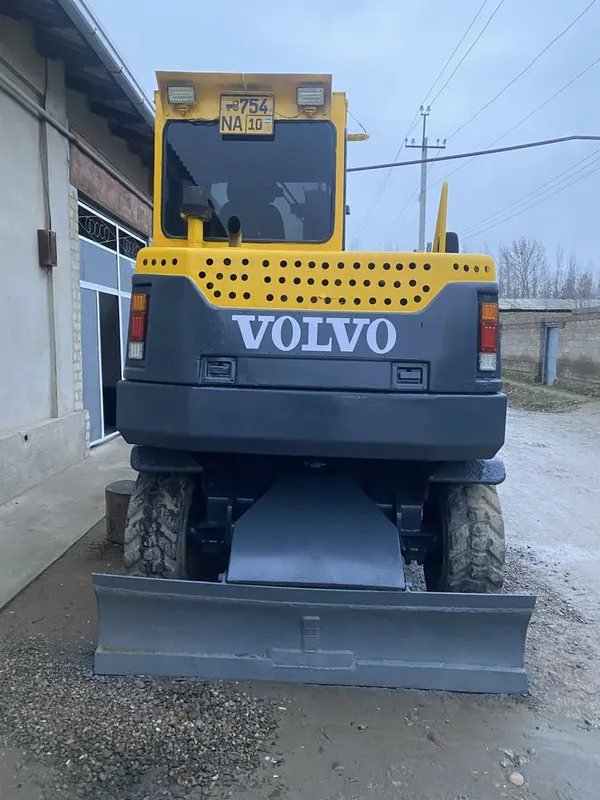 Ekskavator sotiladi 1994