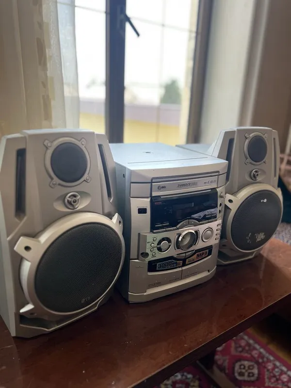 Музыкальный центр LG с двумя колонками (FFH-876MV) 1 Музыкальный центр LG с двумя колонками (FFH-876MV) 1