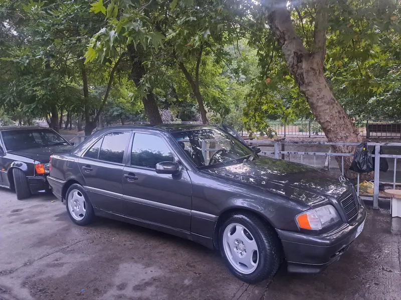 Продам Мерседес W202 C180 матор 111. 2.0 Год 1993 1 Продам Мерседес W202 C180 матор 111. 2.0 Год 1993 1