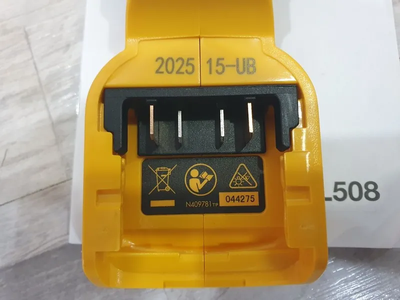 Фонарь Dewalt DCL 508 12 V — фото 4
