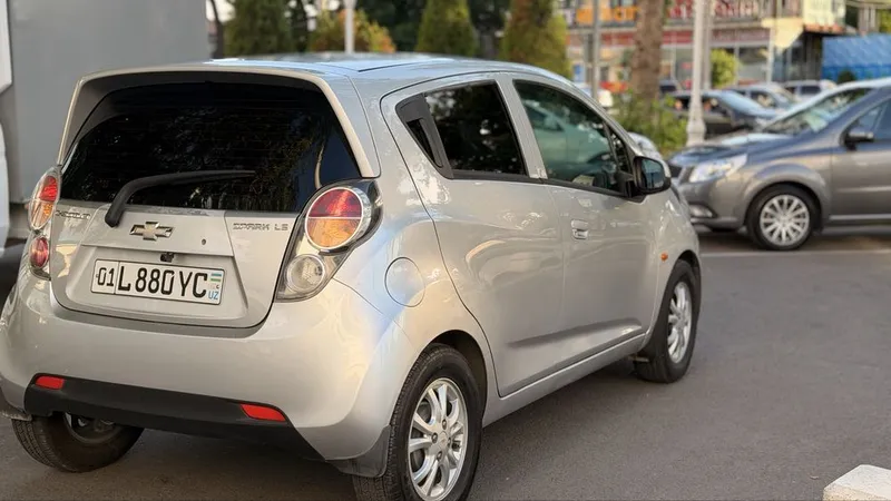 Spark sotiladi 2011 yil 179000 km Aftamat — фото 2