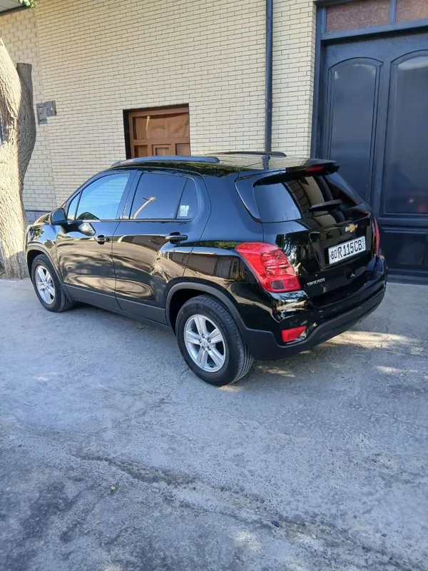 Автомобиль Chevrolet tracker 1