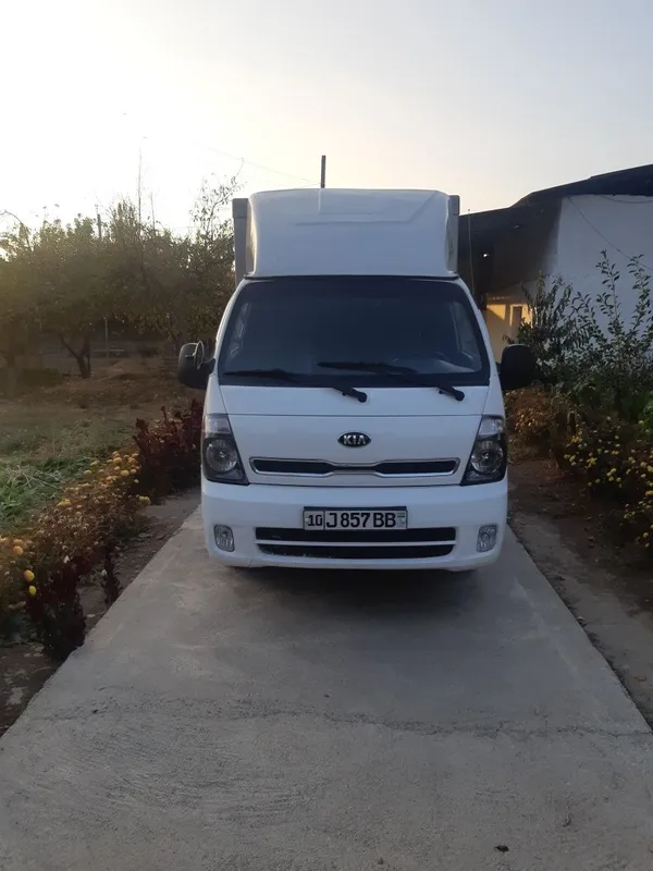 Kia bongo sotiladi