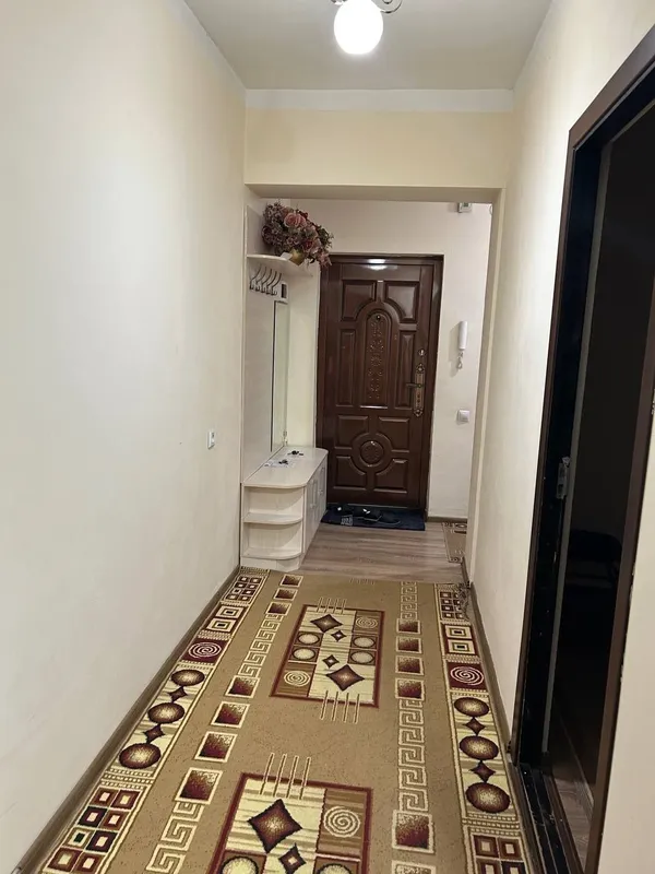 Sergeli 5 a 3 xonali uy 1 qavatda 8