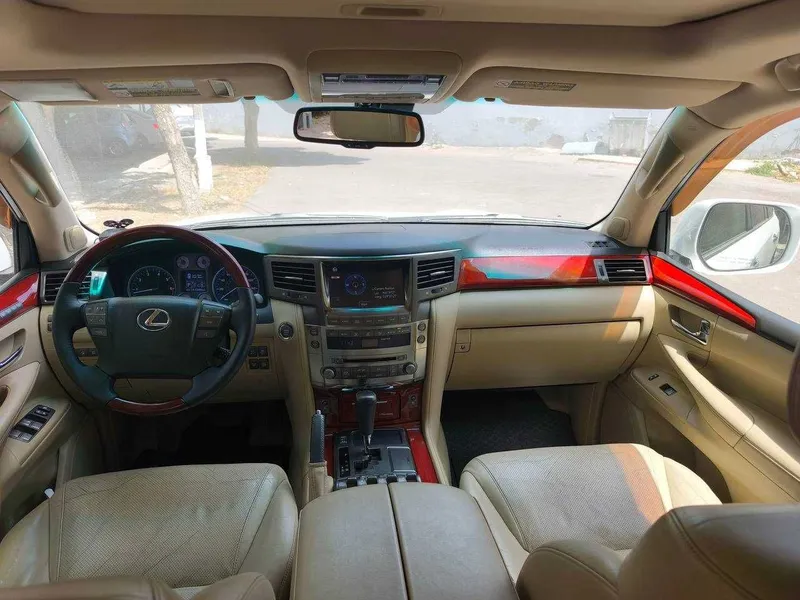 Продаётся Lexus 570 (J200) 8