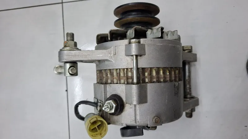 Исузи 10 тонналик FVR33P,FVR33G Генератор.