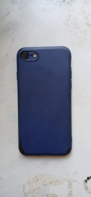 iPhone 7, у самого есть недостаток: на экране есть немного треснутое место 2