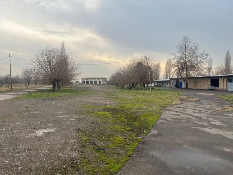 Аренда помещения .2300 квм, земля 3 га в 7-8 км от FOOD CITY. 3 Аренда помещения .2300 квм, земля 3 га в 7-8 км от FOOD CITY. 3