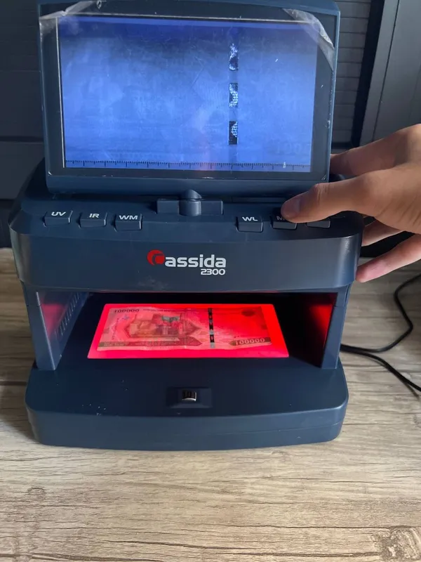 Cassida 2300DA. универсальный просмотровый детектор для проверки купюр 6