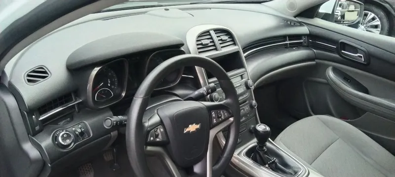 Malibu 1 pozitsiya 2012 yil 160 ming km Faqat benzinda yurgan kraska y 8