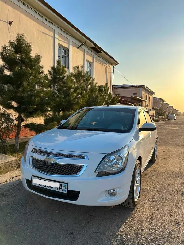 Chevrolet Cobalt 4-Position AT | 2018 год | Белый Chevrolet Cobalt 4-Position AT | 2018 год | Белый