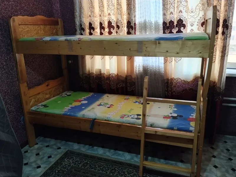 Двухъярусная подростковая кровать деревянная