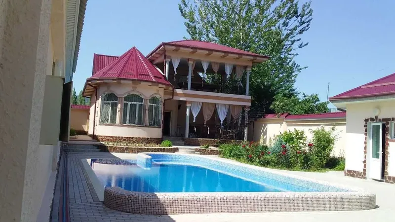 Дача Юсуфхона с видом на Чарвак и горы, 3 спальни, 9 людей 2 Дача Юсуфхона с видом на Чарвак и горы, 3 спальни, 9 людей 2