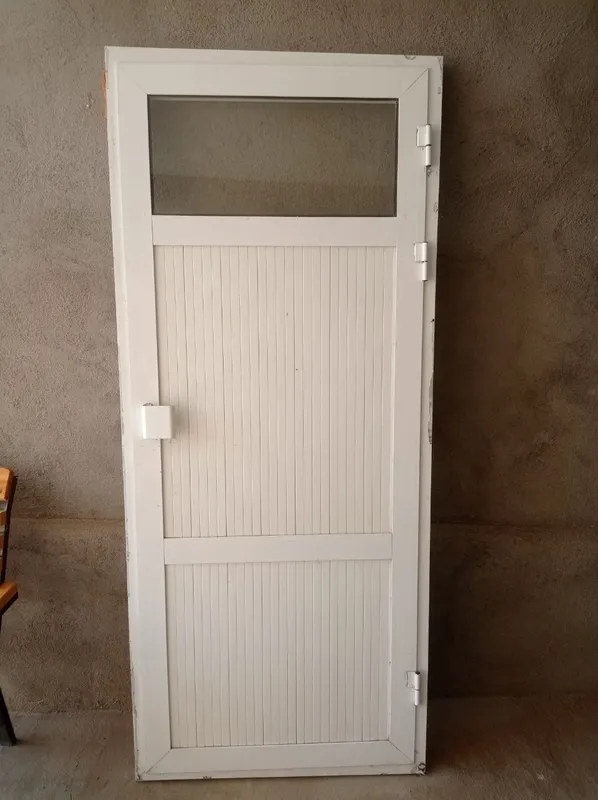 Akfa eshik sotiladi
