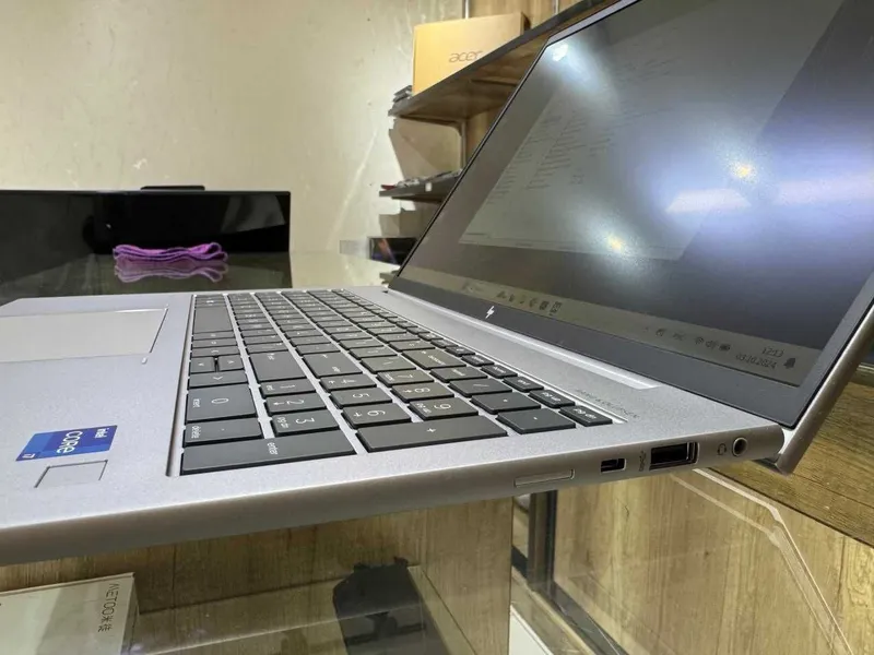 HP ZBook Firefly 16 G10 Core i7-1360P, 16 GB DDR5 tezkor xotira, 512 GB SSD 6 HP ZBook Firefly 16 G10 Core i7-1360P, 16 GB DDR5 tezkor xotira, 512 GB SSD 6