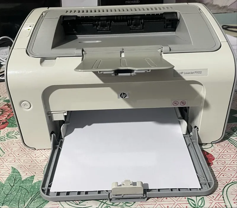 HP LaserJet P1102 (Ideal holatda, barcha kabellari bilan) 1 HP LaserJet P1102 (Ideal holatda, barcha kabellari bilan) 1