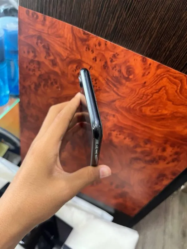 iPhone XR. 3