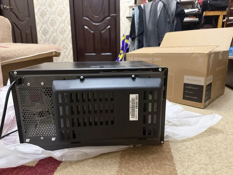 Мирковолнока LG MH6565DIS — фото 2