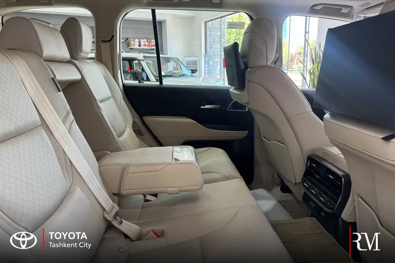 Toyota Land Cruiser 300 Luxury 5 местный 4 Toyota Land Cruiser 300 Luxury 5 местный 4