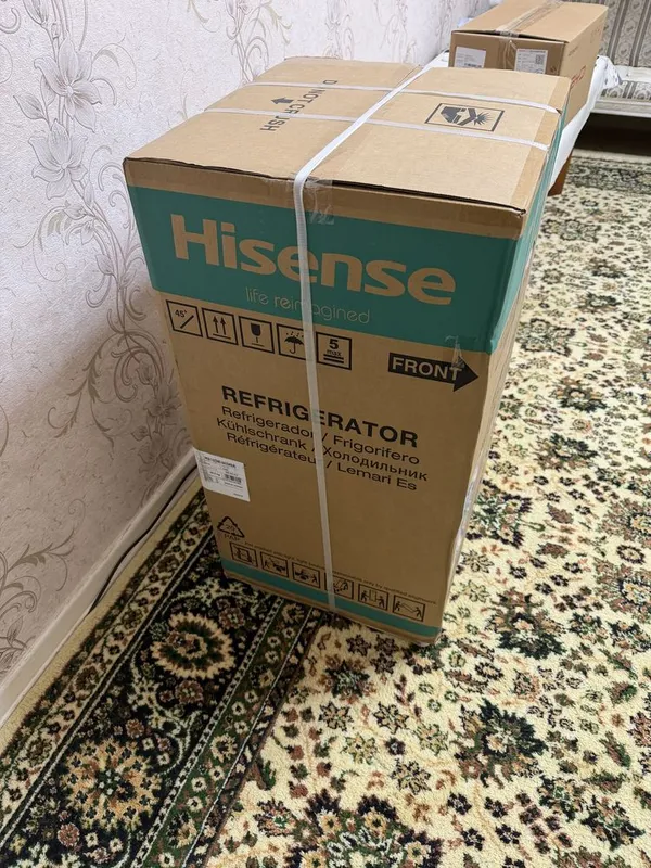 Холодильник мини Hisense в упаковке 2