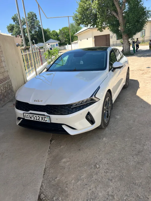 Автомобиль Kia K5
