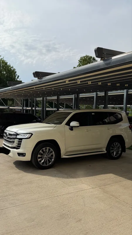 Toyota Land Cruiser 300 3,5 twin turbo 2 Toyota Land Cruiser 300 3,5 twin turbo 2