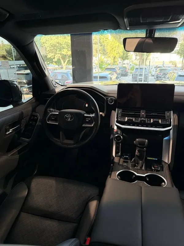 Toyota land cruiser 300 full komplektatsiya 8