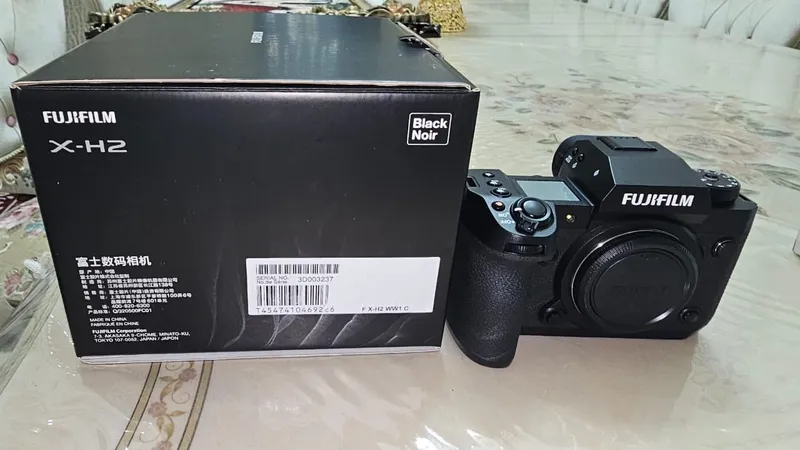 Fujifilm XH2+ Sigma 18-50mm F 2.8 DC DN 2 500 у.е. Состояние новый 1