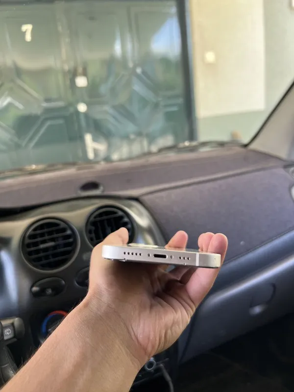 Iphone 12 sotiladi srochni 4