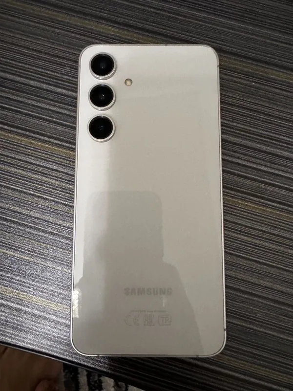 Samsung Galaxy S24fe — фото 1