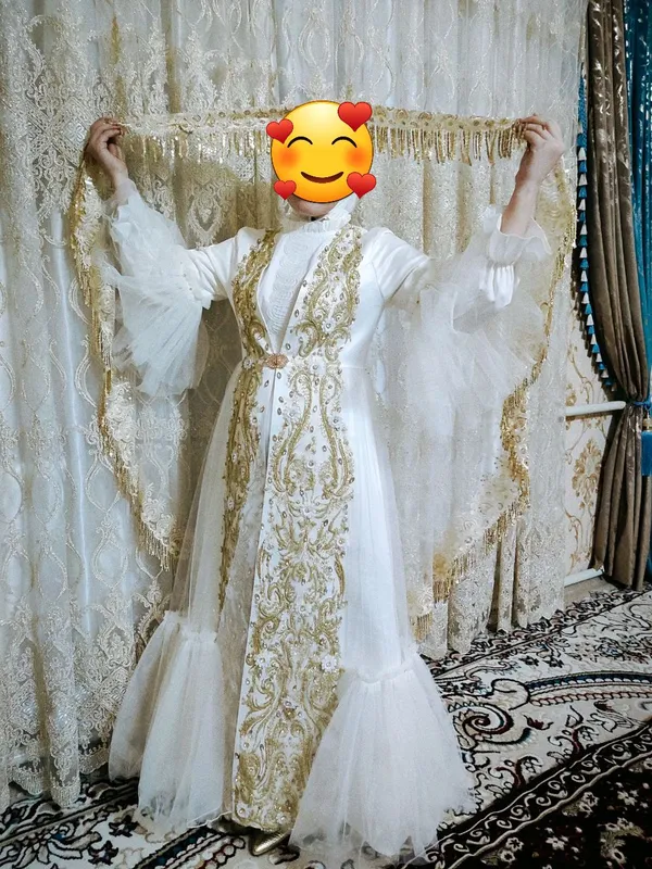 Ansambl sarisi hamda tillaqosh qo'shib beriladi 1