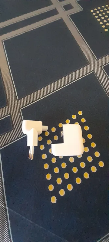 12w USB Power adapter. model A1401 ORGINAL APLEE 1