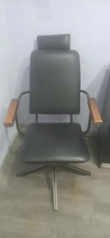 Kreslo sotiladi salon uchun