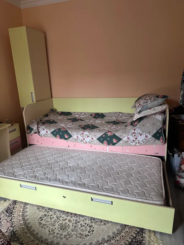 Детская мебель (две кровати, парта, тумба, шкаф) — фото 2