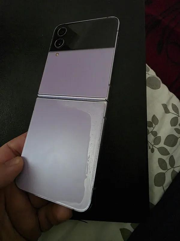 Samsung Z Flip 4 — фото 3