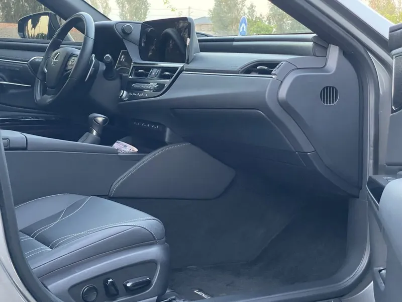 Lexus ES300 Premium 2025 8 Lexus ES300 Premium 2025 8