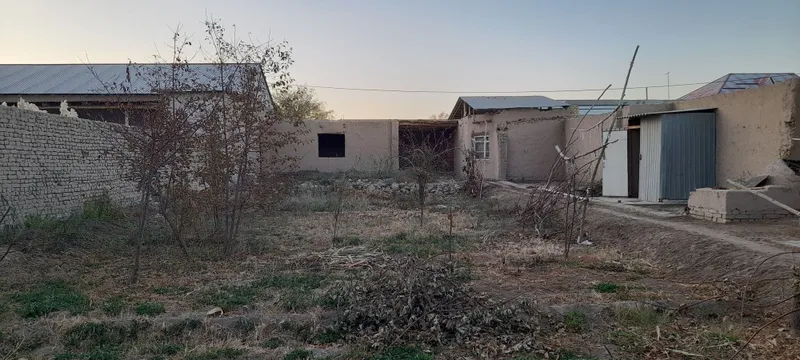 SROCHNIY Qurilishi tugallanmagan xovli joy 400 m²