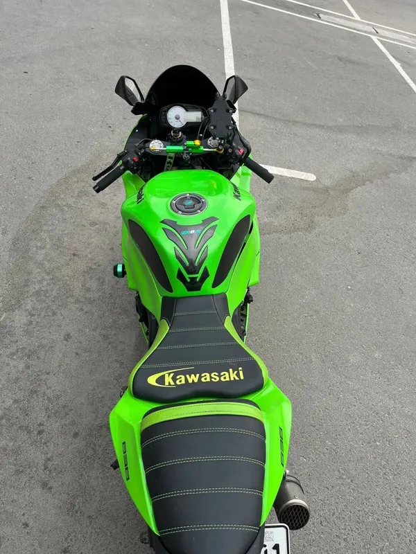 Kawasaki ZX-6R. 4