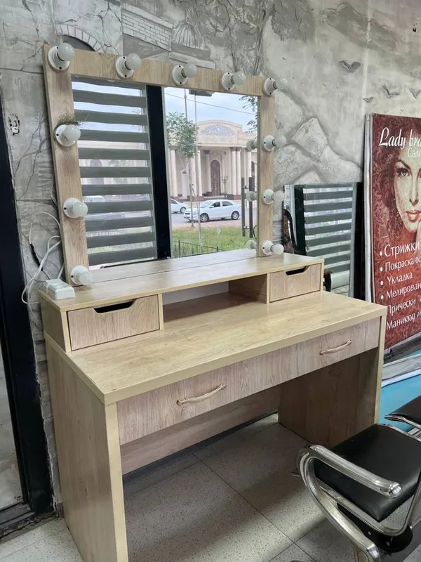 Salon uchun oyna